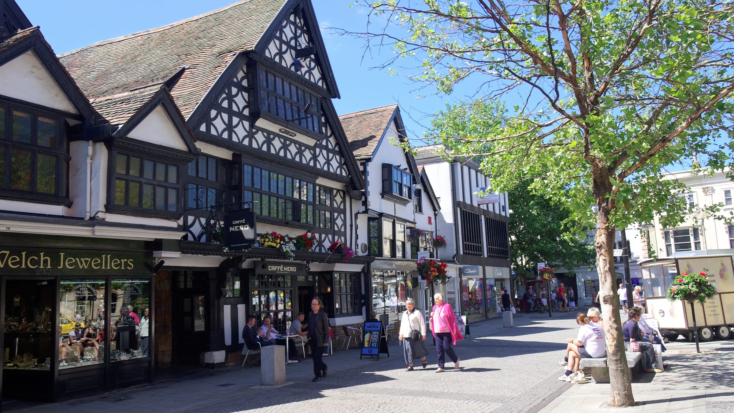 Calder Mullis Family Solicitors are based in Taunton.